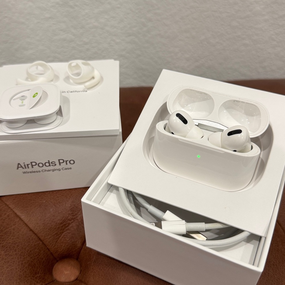 Apple AirPods Pro 1st Gen with Charging Case and Box